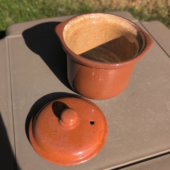 Vintage Small Round Weller Crock With Lid And Vent Hole Rusty Brown Color - Picture 3 of 6